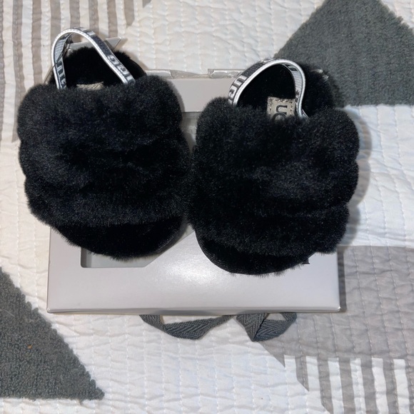 UGG Fluffy Slippers in Black | Size 6-12 Months - Picture 3 of 5